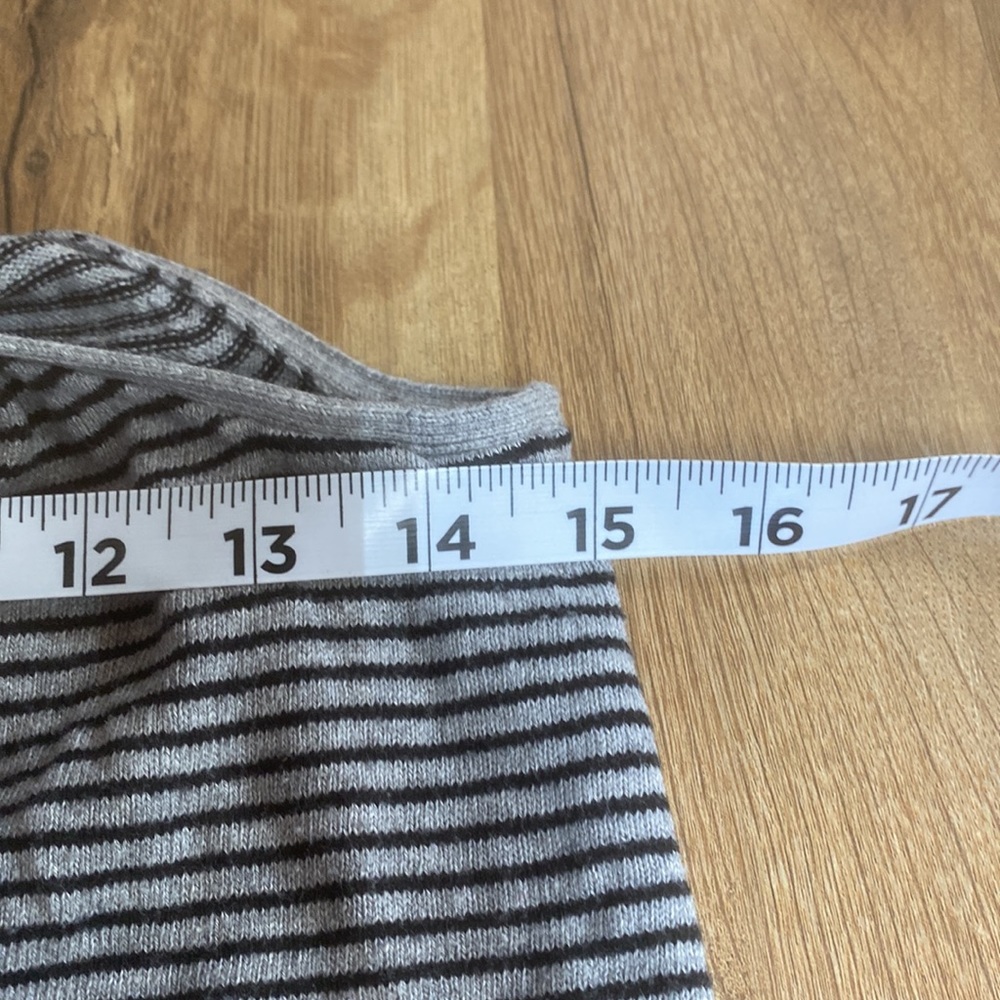 Old Navy Size Small Cardigan - Picture 5 of 6